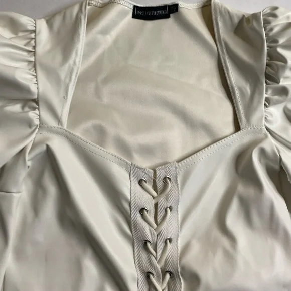 White PU PUFF shoulder Lace up front bodycon dress - Picture 3 of 9